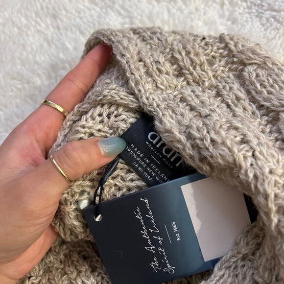 Aran NWT Women's Made in Ireland Pancho 100% New Wool One Size Beige Knit - Picture 5 of 7